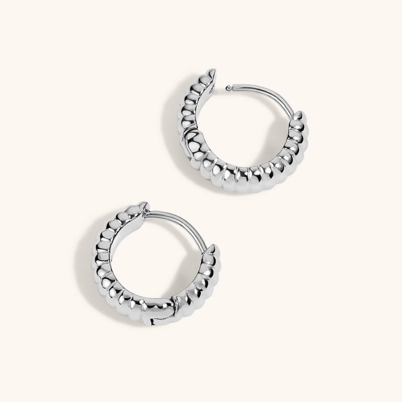 Plisse Huggie Hoops, 13mm