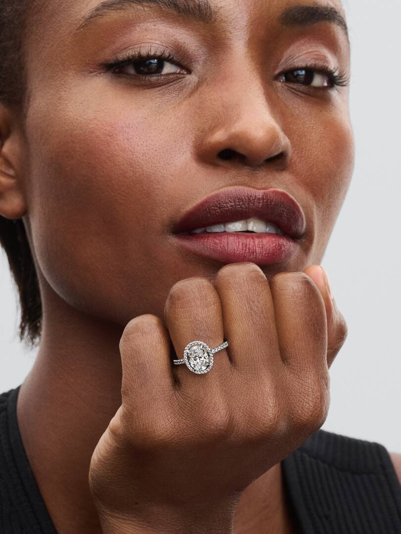 Oval Sparkling Halo Ring