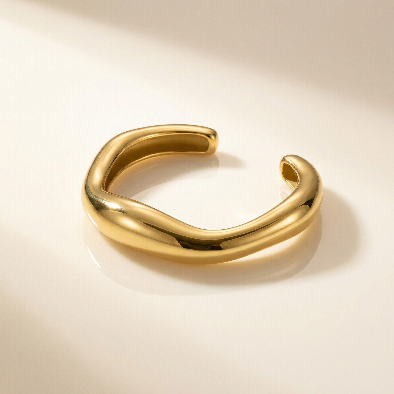 Curved Chic Gold Bracelet