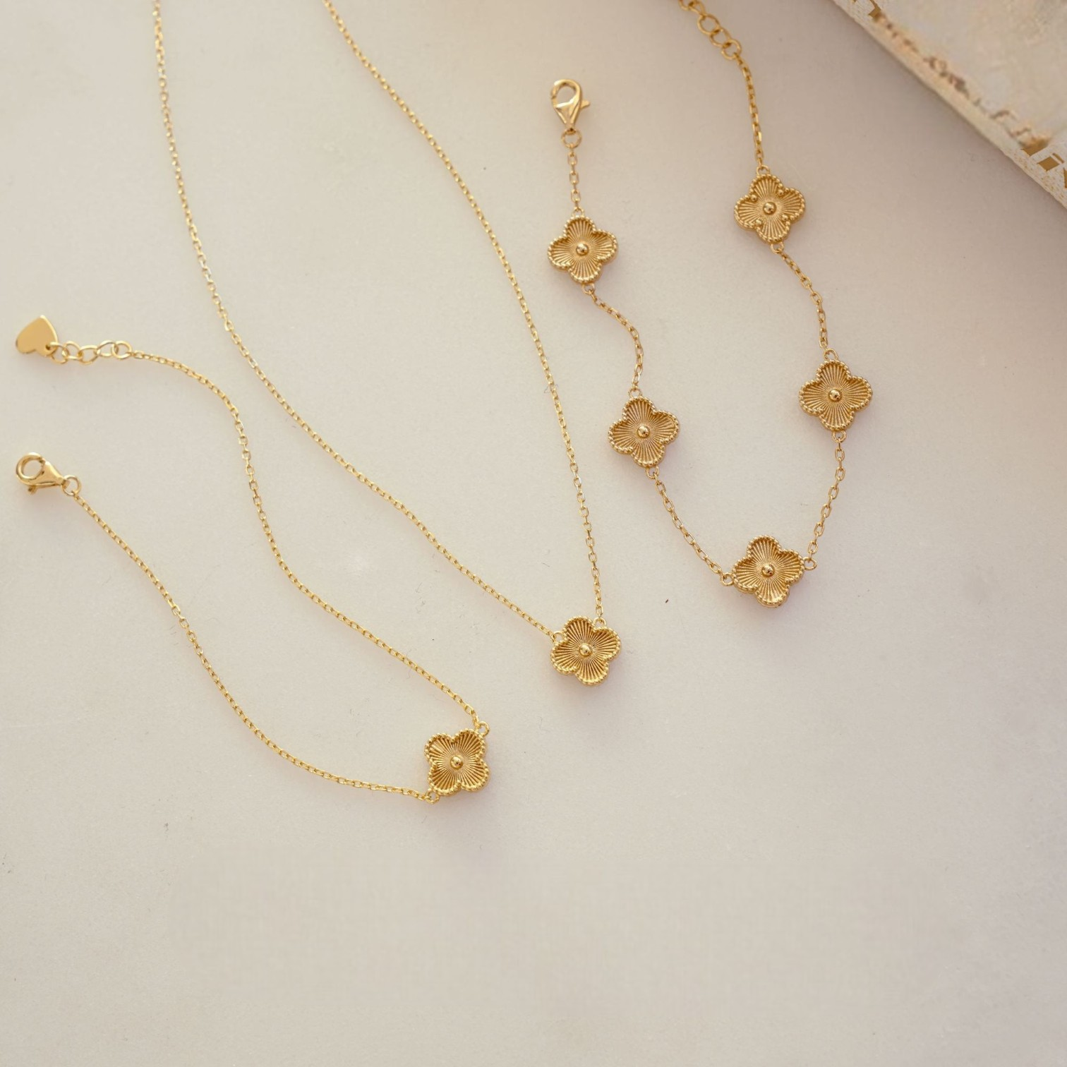 Detailed Gold Lucky Clover Bracelet