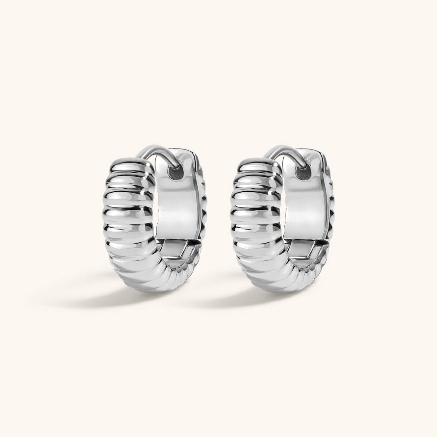 Plisse Huggie Hoops, 13mm