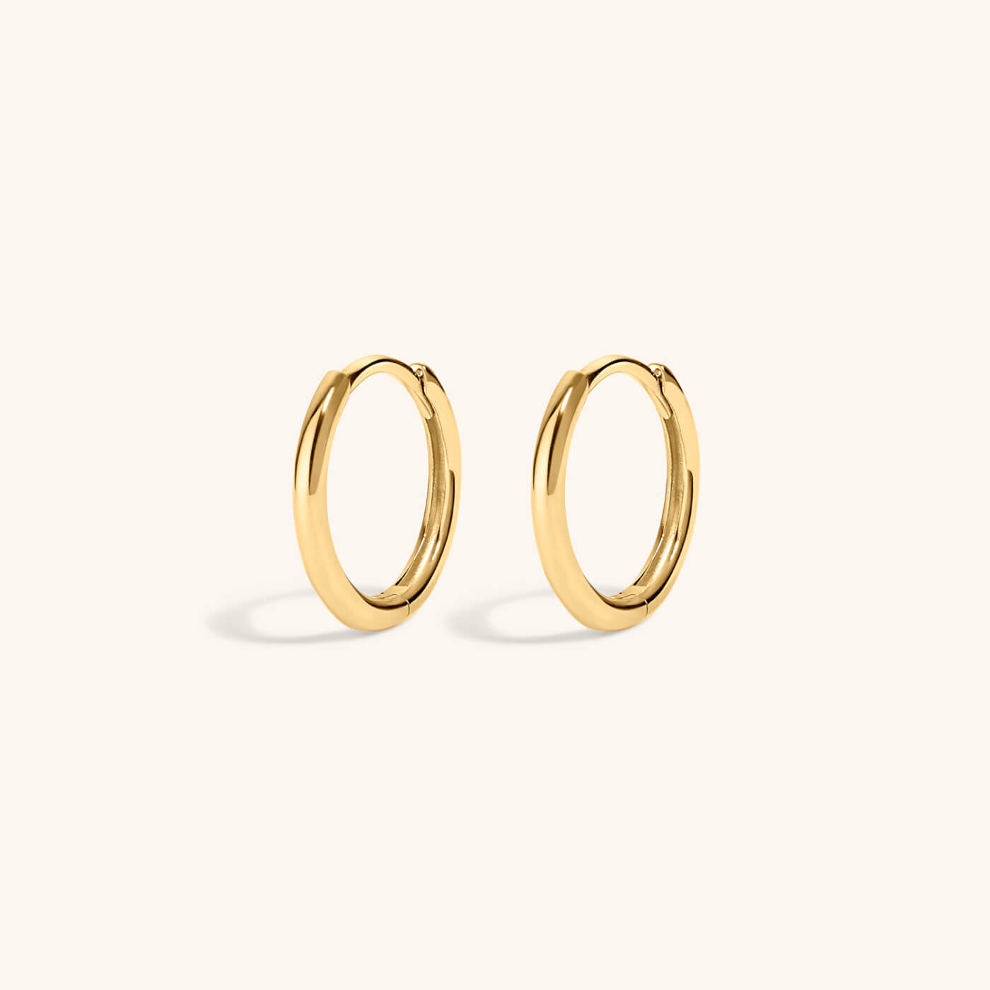 Classic Huggie Hoops in 14k gold plated – Gold