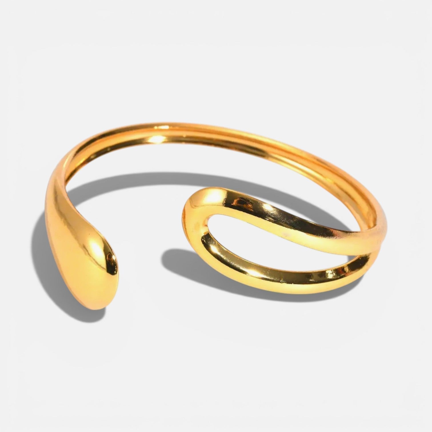 Valenne Teardrop Sculptural Cuff Bracelet – Gold