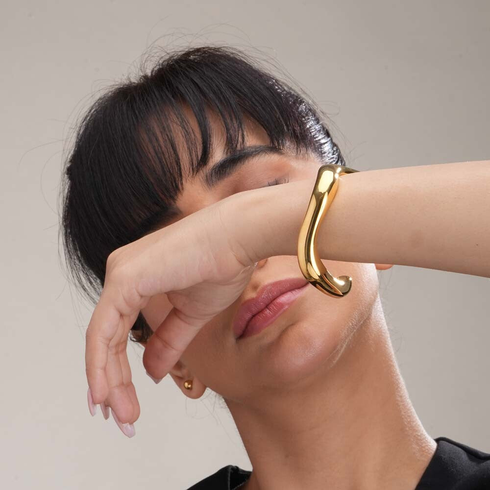 Curved Chic Gold Bracelet